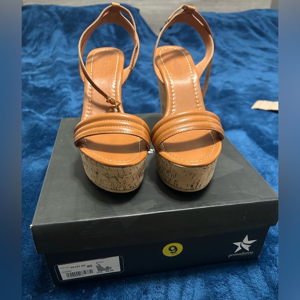 Brand New Worn Women Tan Wedge Sandals Size 9